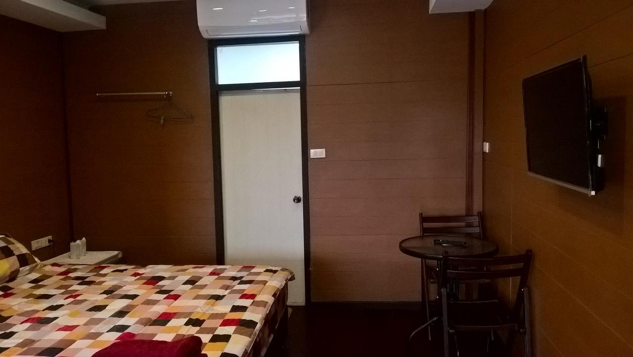 Aiyara House Bed & Breakfast Ayutthaya Bagian luar foto
